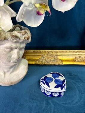 Vintage Blue White Chinoiserie Heart Lidded Flower Trinket Dish Ring Dish Box